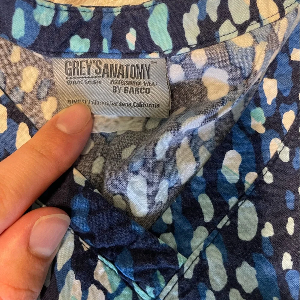 Scrub top - Picture 2 of 2